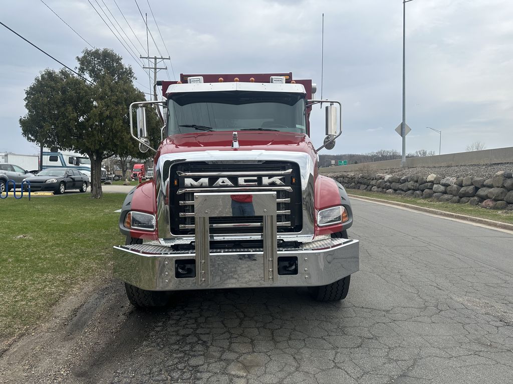 Slide images of 2025 MACK GR104B