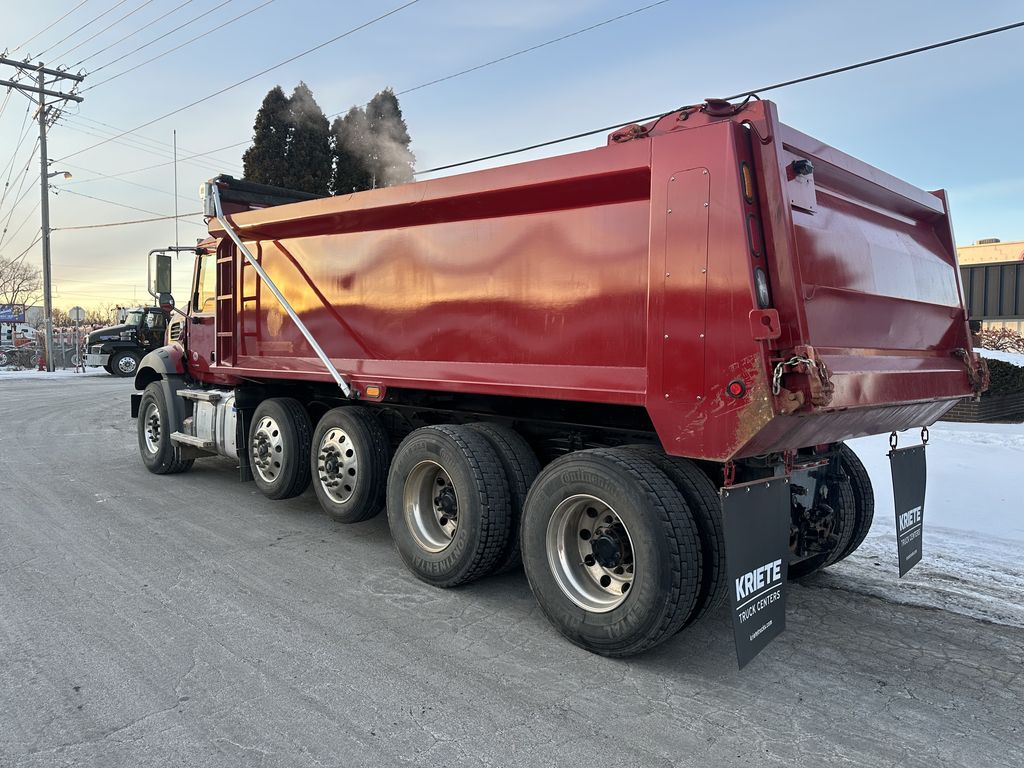 Slide images of 2025 MACK GR104B