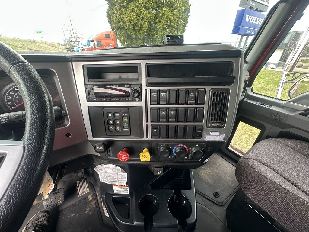 Slide images of 2025 MACK GR104B