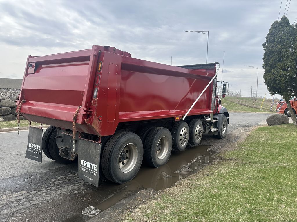 Slide images of 2025 MACK GR104B