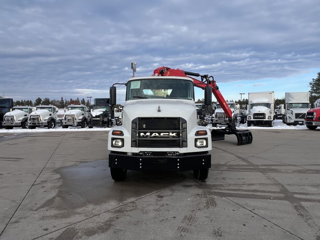 Slide images of 2026 MACK MD742