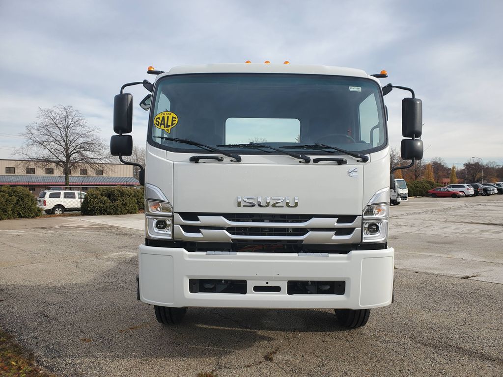 Slide images of 2025 ISUZU FTR