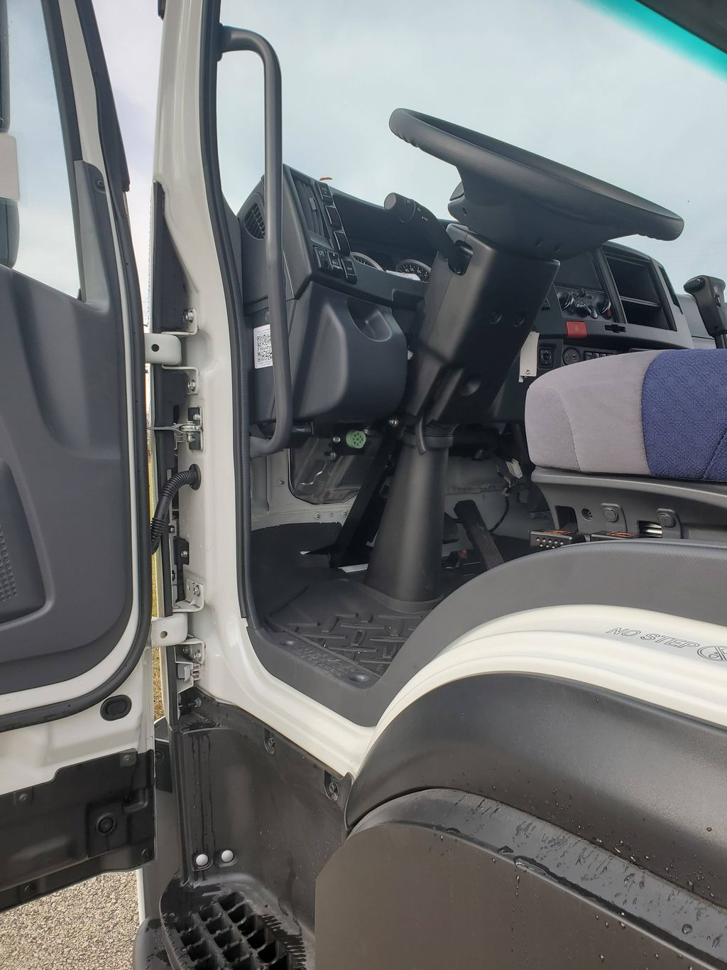 Slide images of 2025 ISUZU FTR