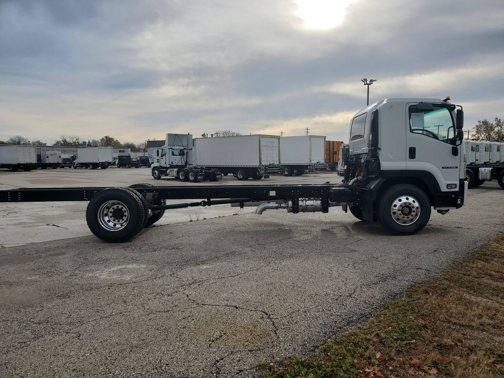 Slide images of 2025 ISUZU FTR