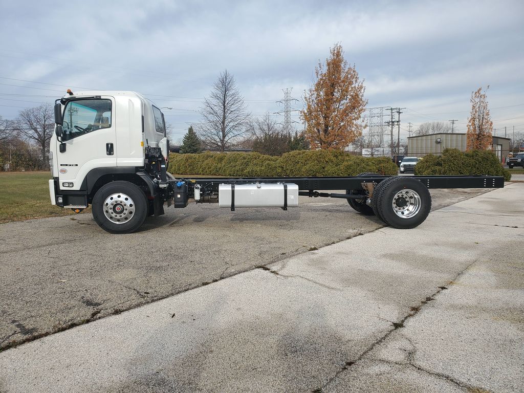 Slide images of 2025 ISUZU FTR