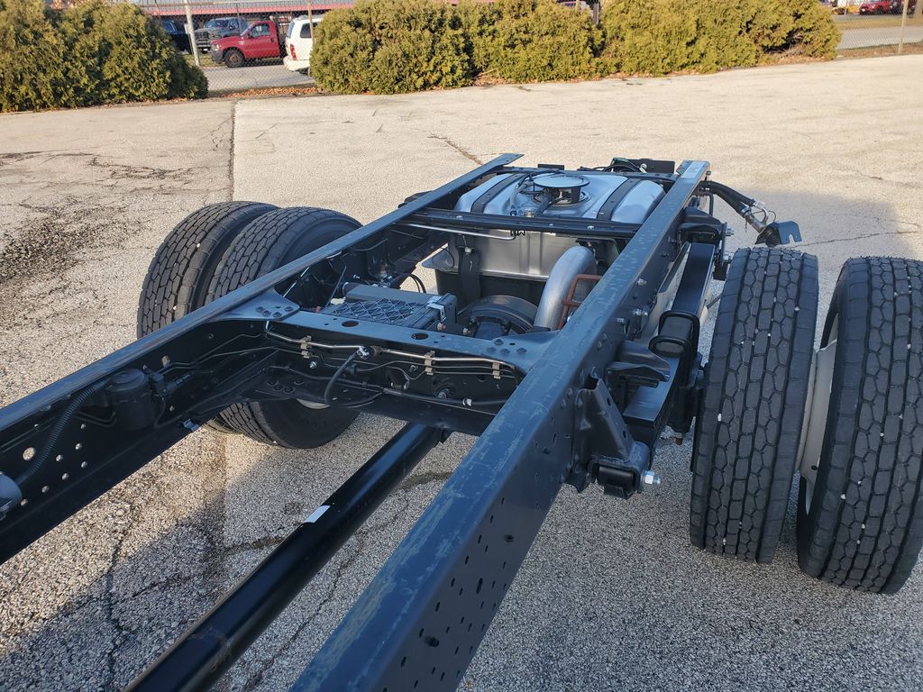 Slide images of 2024 ISUZU NPRGAS