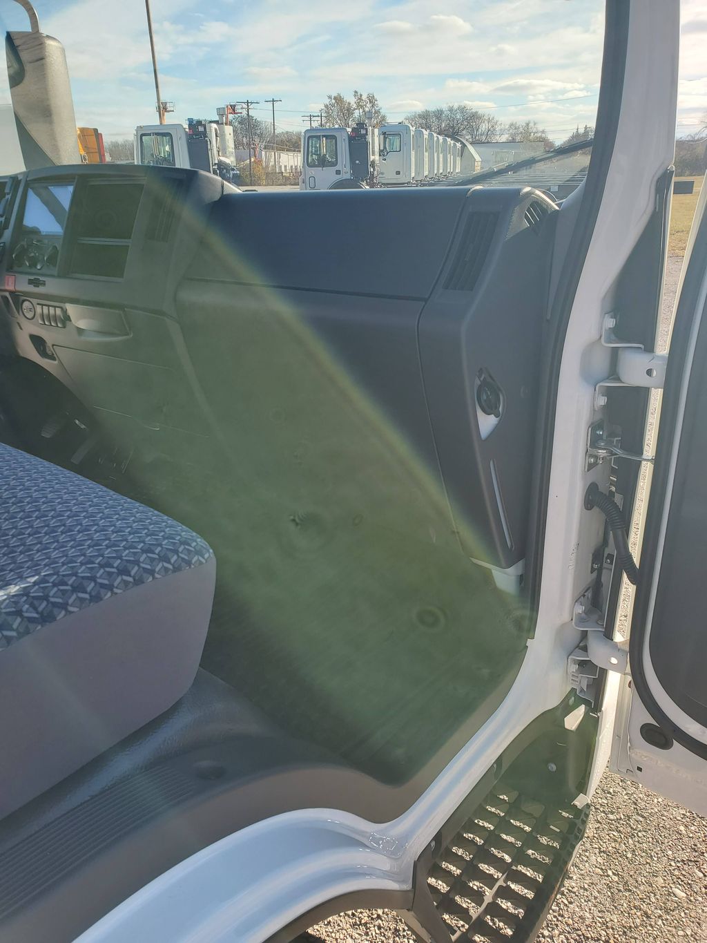 Slide images of 2025 ISUZU NRR