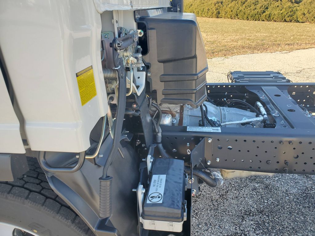 Slide images of 2025 ISUZU NRR