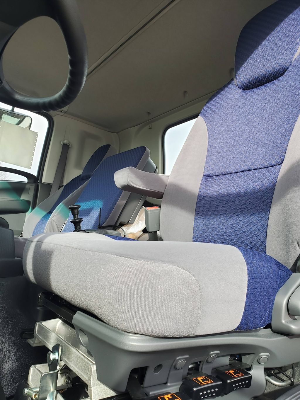 Slide images of 2025 ISUZU FTR