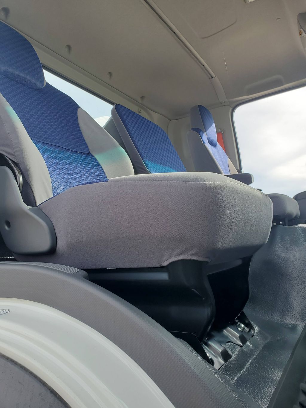 Slide images of 2025 ISUZU FTR