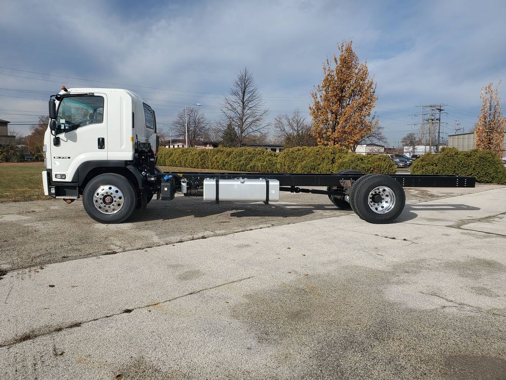 Slide images of 2025 ISUZU FTR