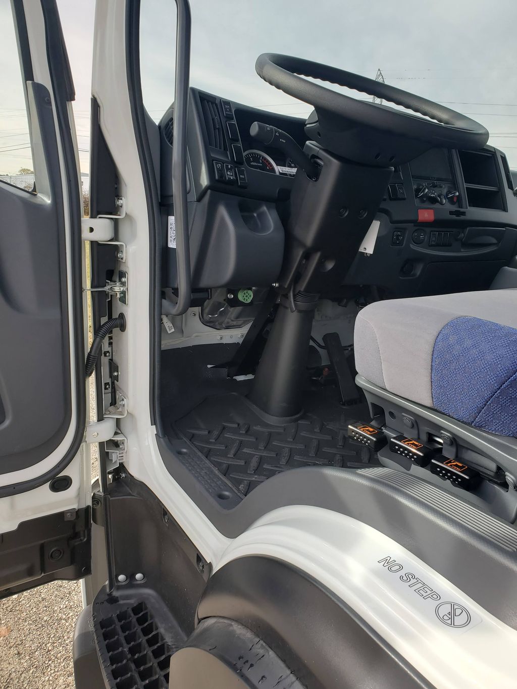 Slide images of 2025 ISUZU FTR