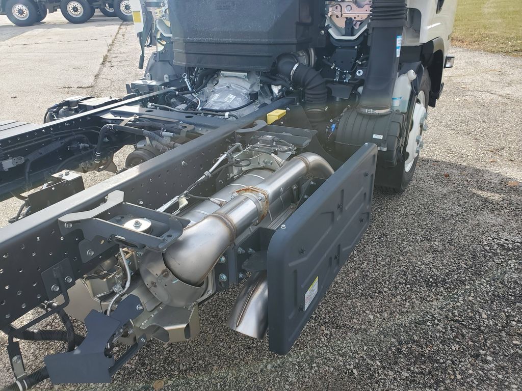 Slide images of 2024 ISUZU NRR