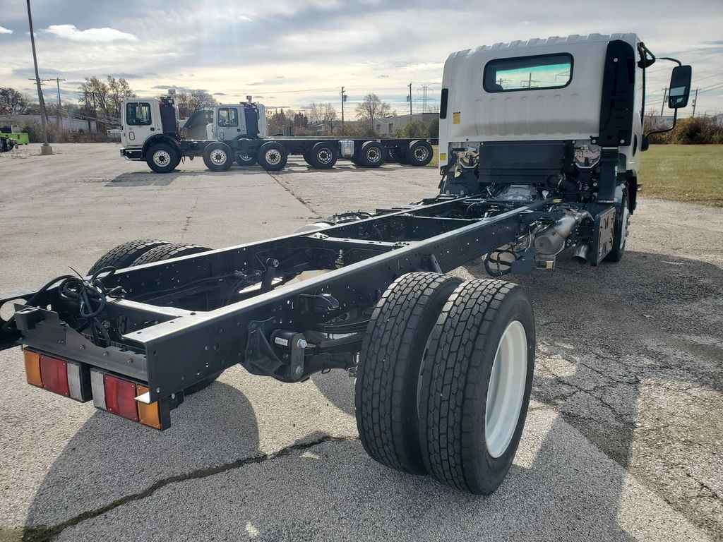 Slide images of 2024 ISUZU NRR