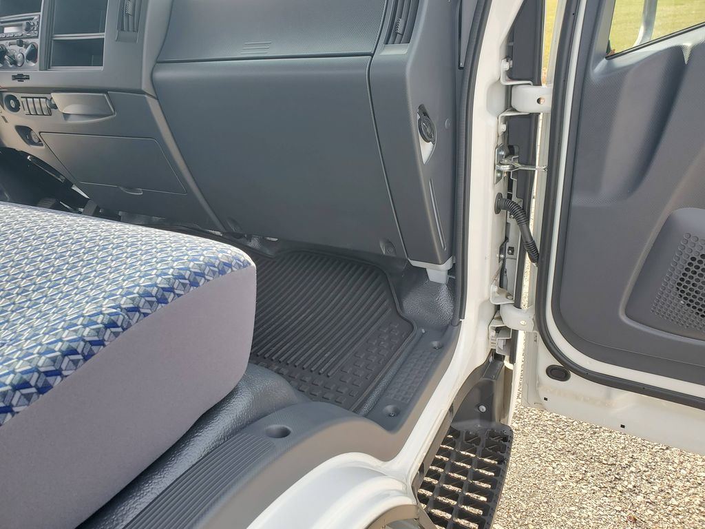 Slide images of 2024 ISUZU NRR