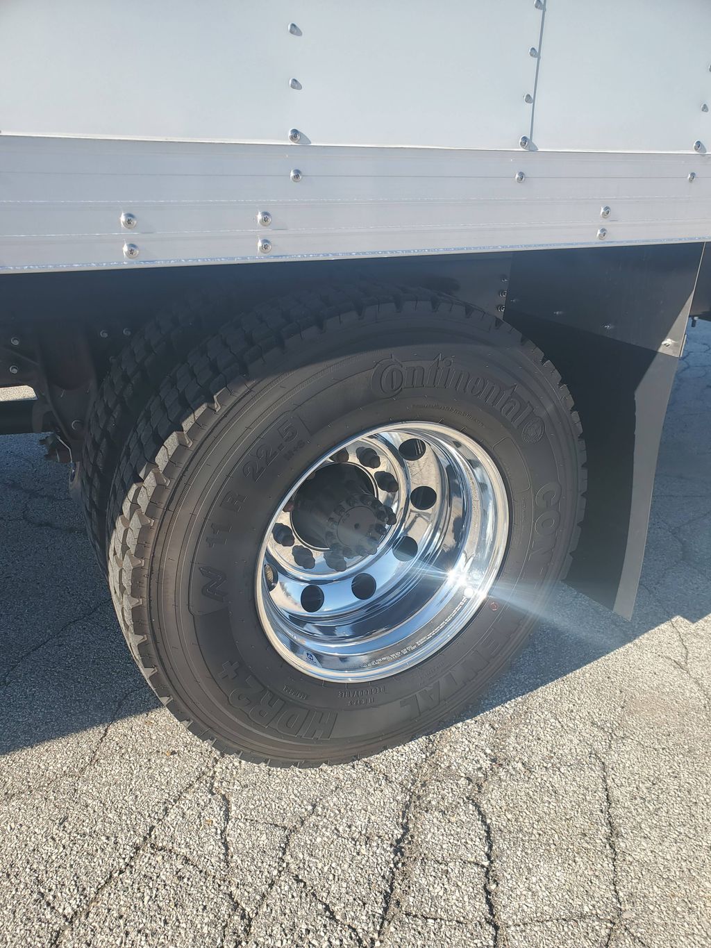 Slide images of 2025 ISUZU FTR