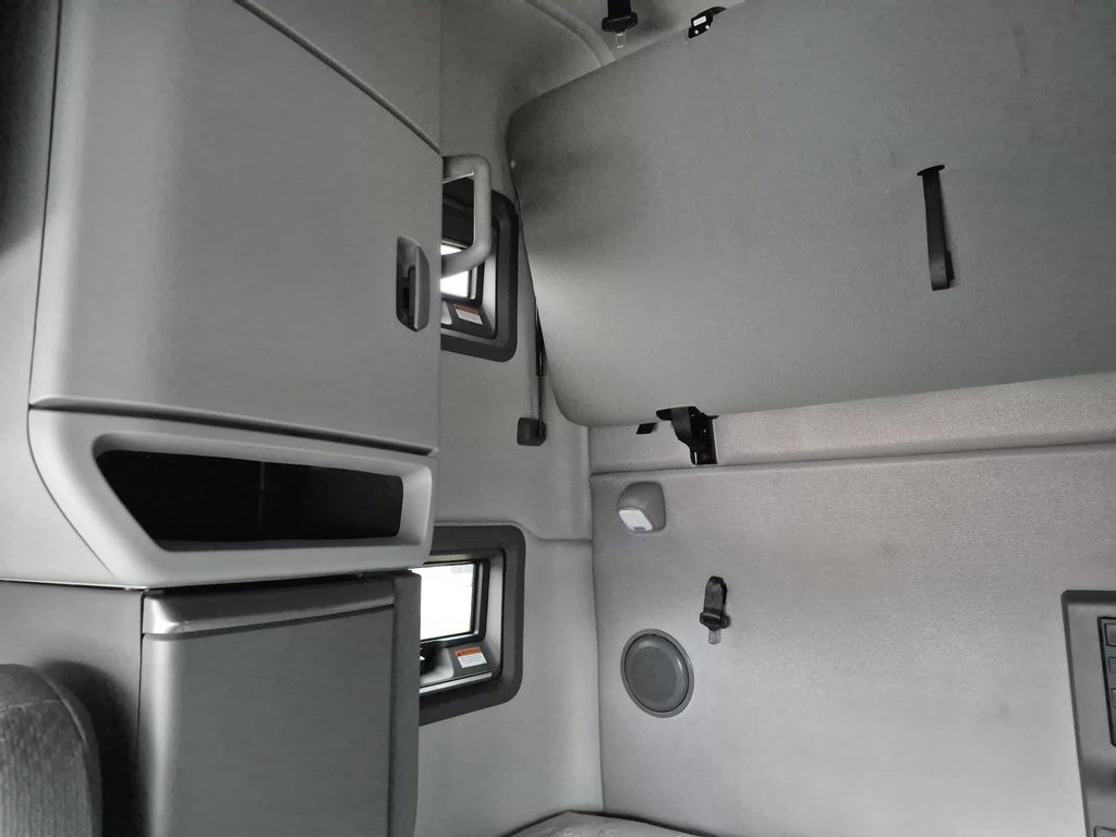 Slide images of 2023 VOLVO VNL64T760