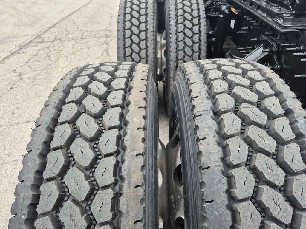 Slide images of 2023 VOLVO VNL64T760