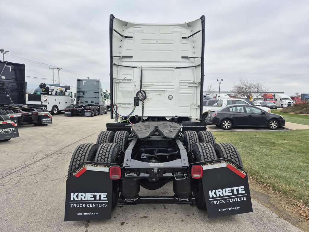 Slide images of 2023 VOLVO VNL64T760