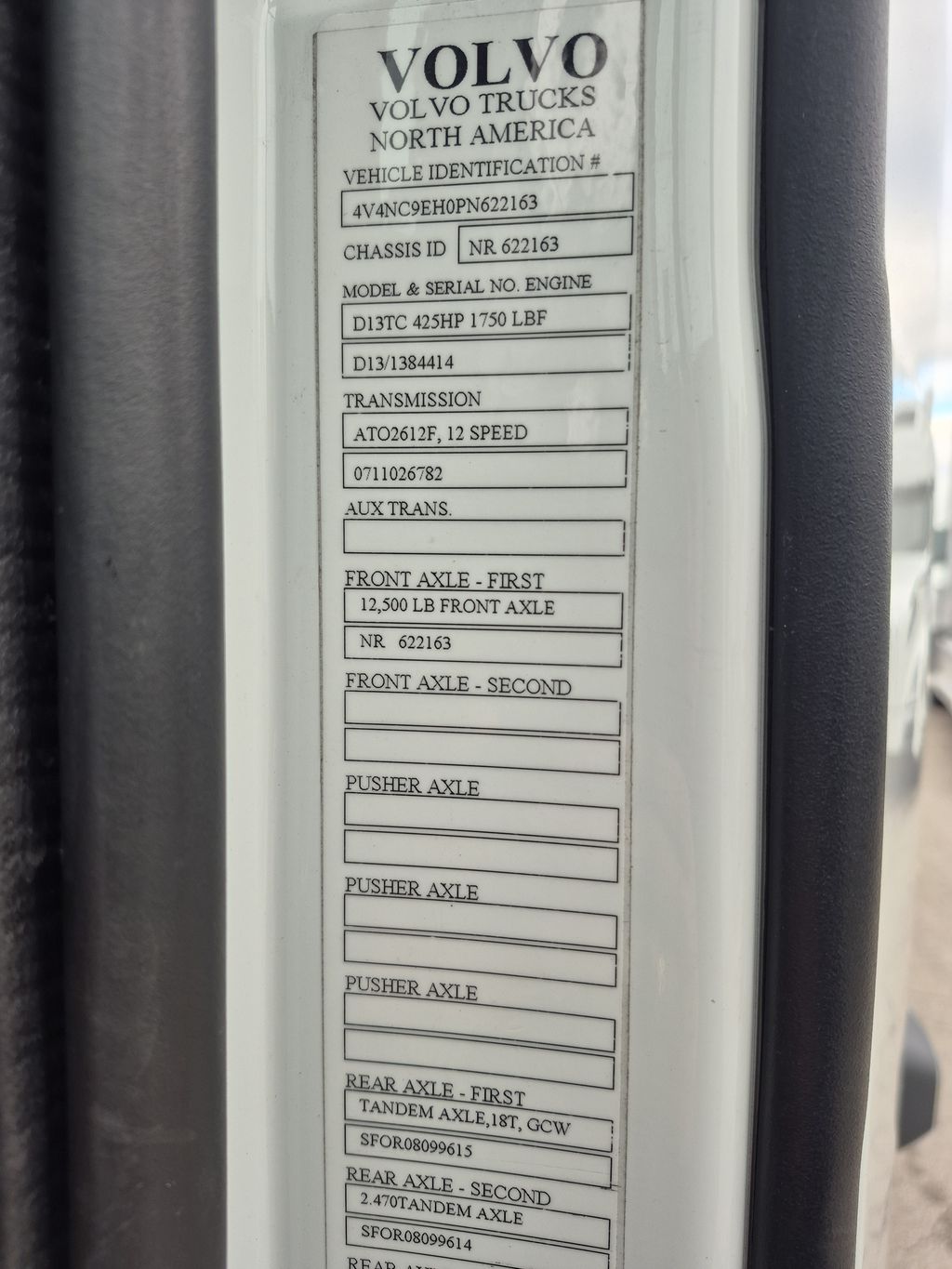 Slide images of 2023 VOLVO VNL64T760