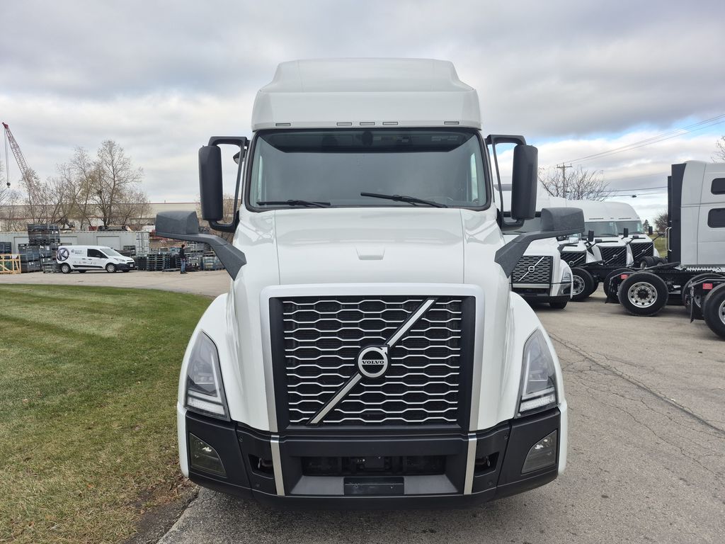 Slide images of 2023 VOLVO VNL64T760