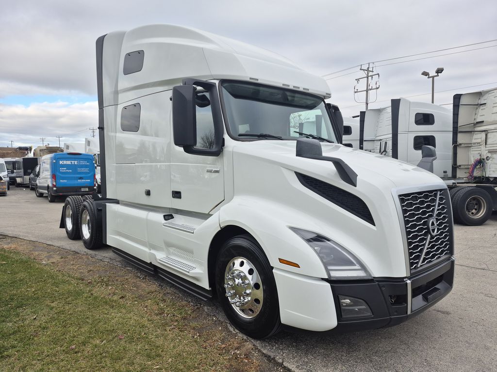 Slide images of 2023 VOLVO VNL64T760