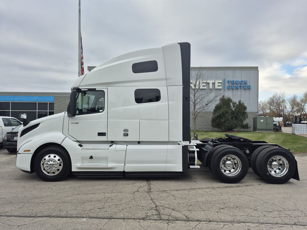 Slide images of 2023 VOLVO VNL64T760