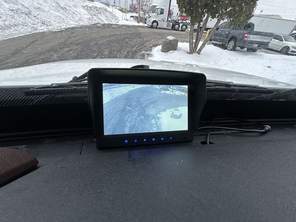 Slide images of 2023 HINO L6