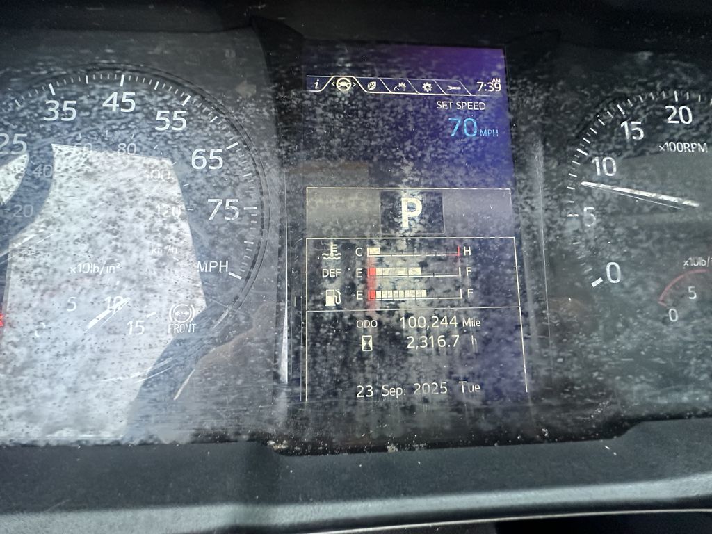 Slide images of 2023 HINO L6