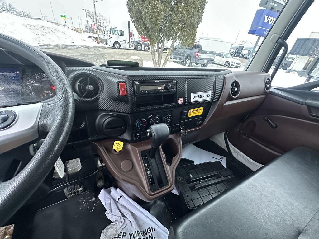 Slide images of 2023 HINO L6