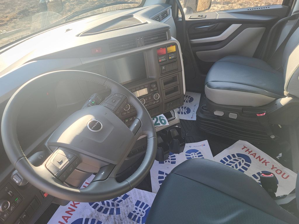 Slide images of 2026 VOLVO VNL64T860