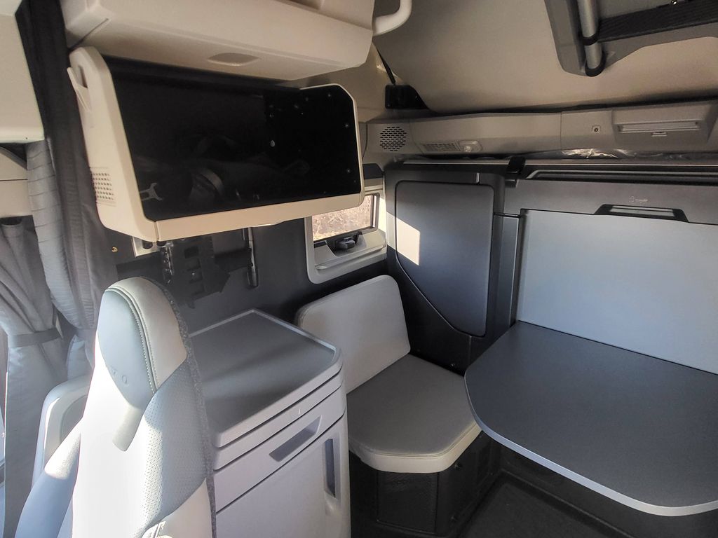 Slide images of 2026 VOLVO VNL64T860