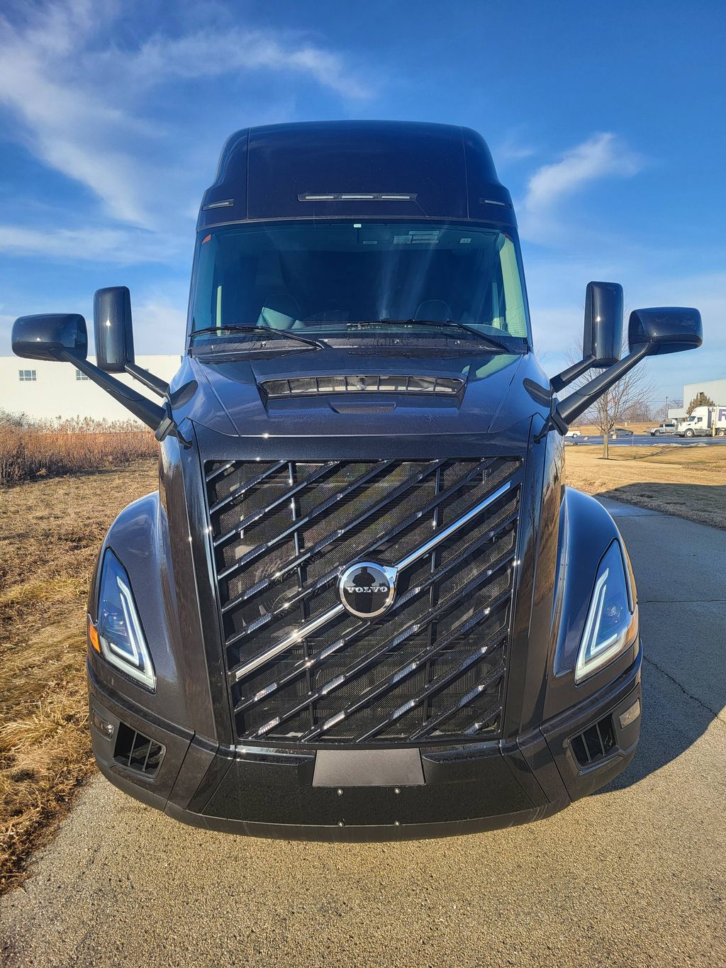 Slide images of 2026 VOLVO VNL64T860