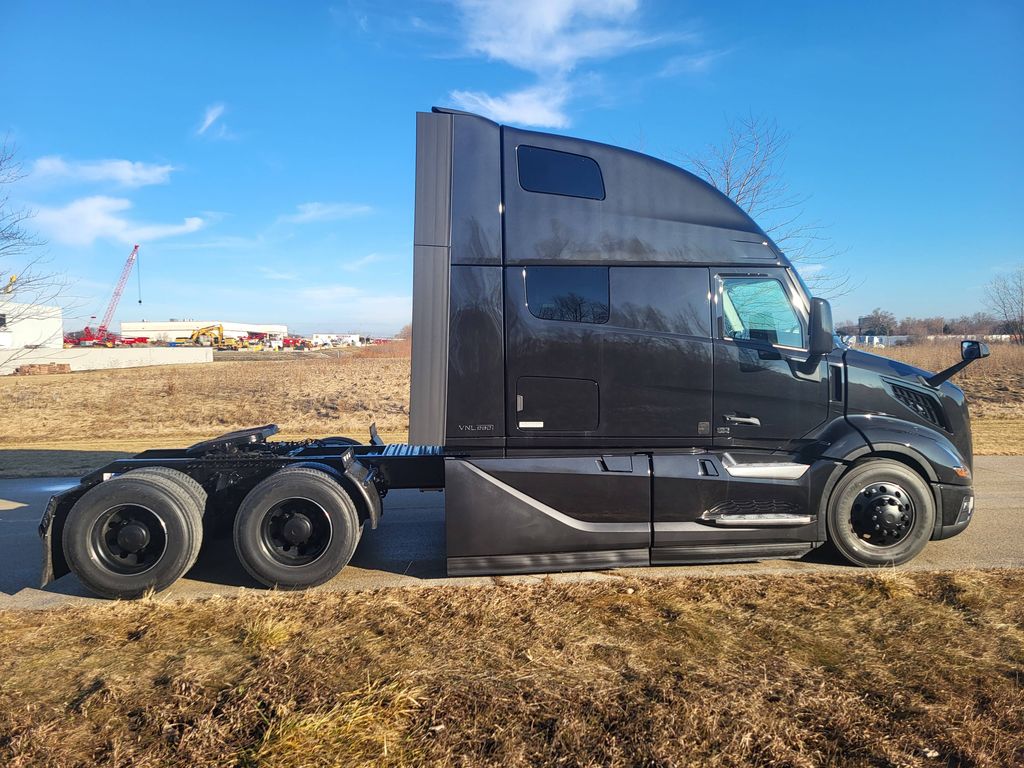 Slide images of 2026 VOLVO VNL64T860
