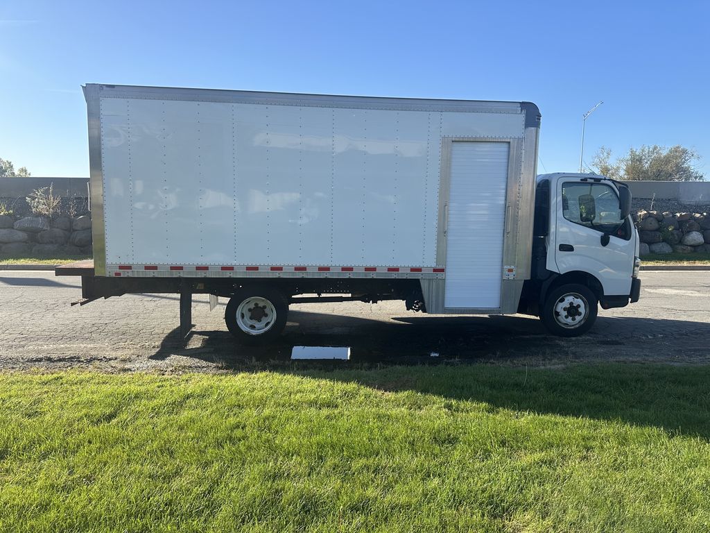 Slide images of 2018 HINO 195