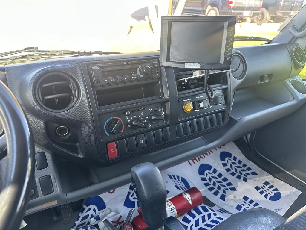 Slide images of 2018 HINO 195
