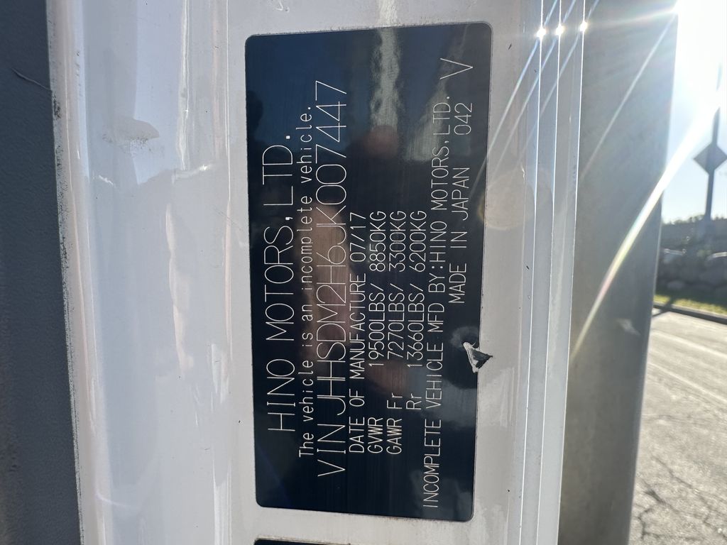 Slide images of 2018 HINO 195