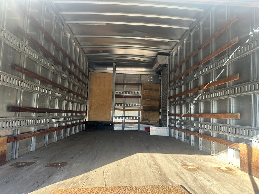 Slide images of 2018 HINO 195