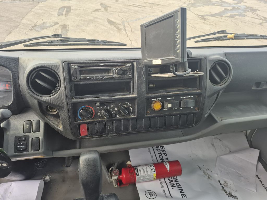 Slide images of 2018 HINO 195