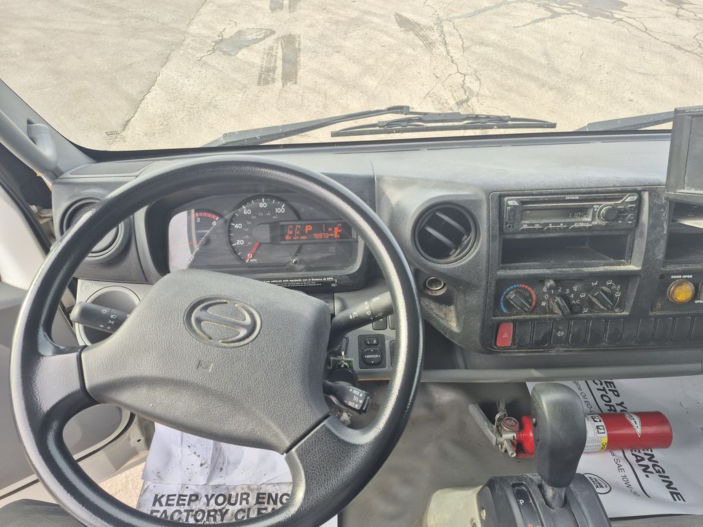 Slide images of 2018 HINO 195