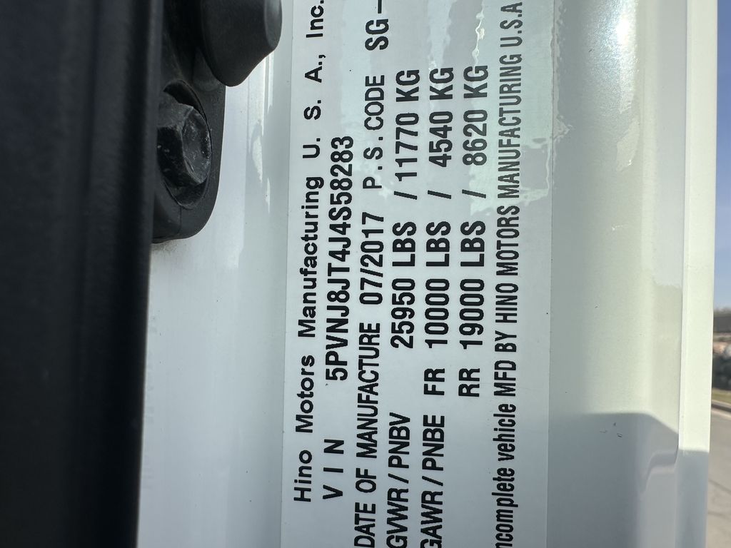 Slide images of 2018 HINO 268A