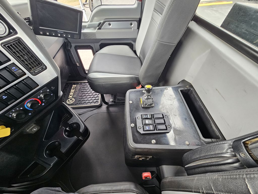 Slide images of 2022 MACK GR104B