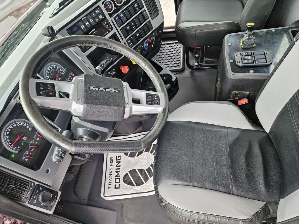 Slide images of 2022 MACK GR104B