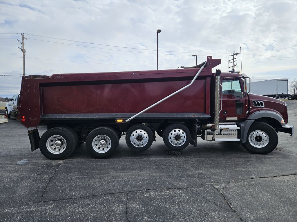 Slide images of 2022 MACK GR104B