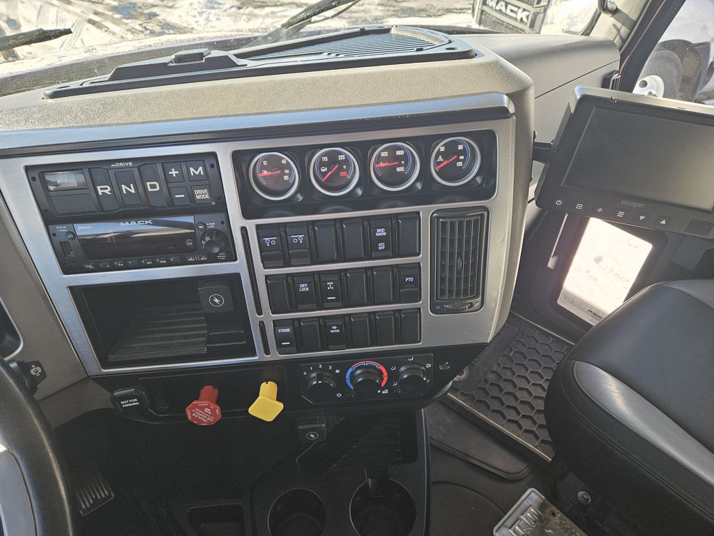 Slide images of 2022 MACK GR104B 