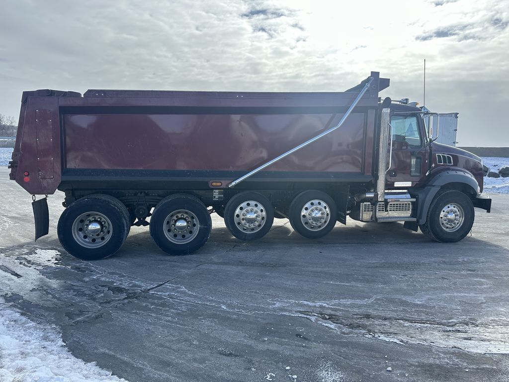 Slide images of 2022 MACK GR104B