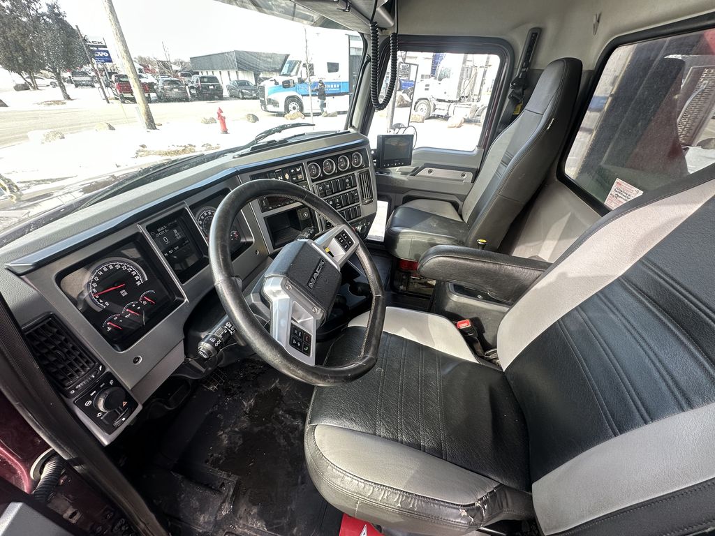 Slide images of 2022 MACK GR104B