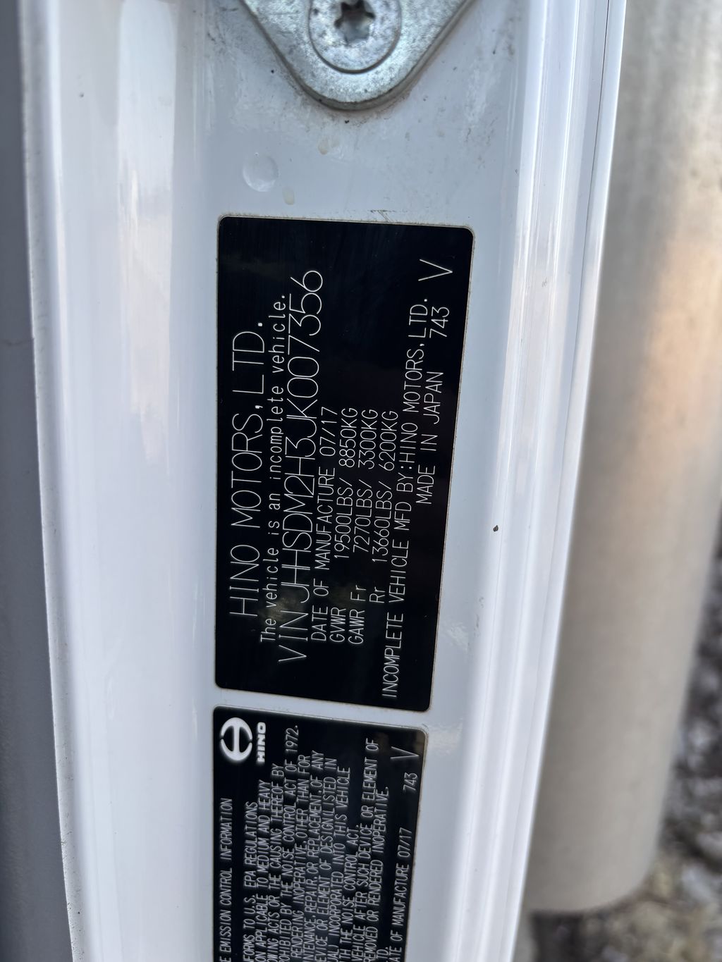 Slide images of 2018 HINO 195