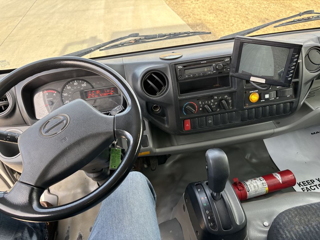 Slide images of 2018 HINO 195