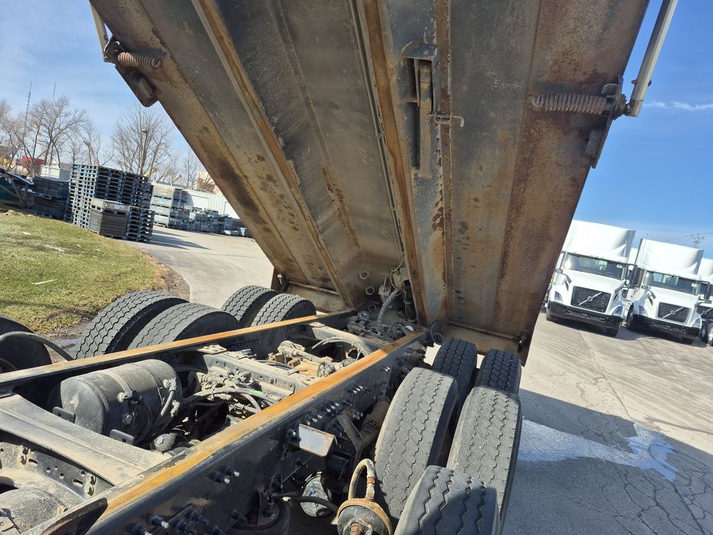 Slide images of 2022 MACK GR104BR